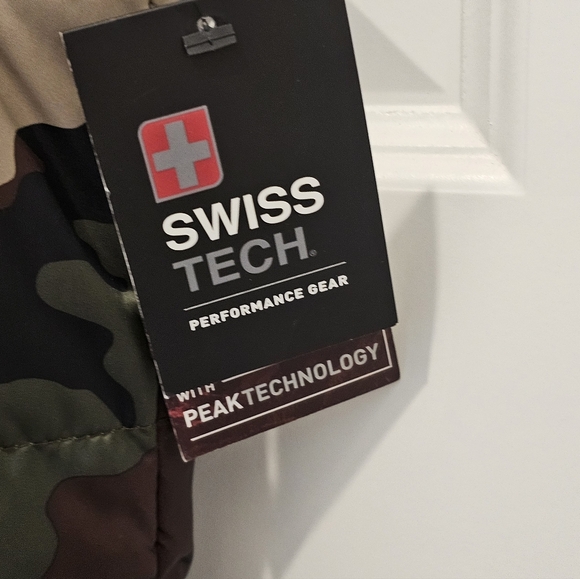 Tech Men's Camo Full Zip Puffer Vest, NWT, Size Large (42-44) - Picture 3 of 7